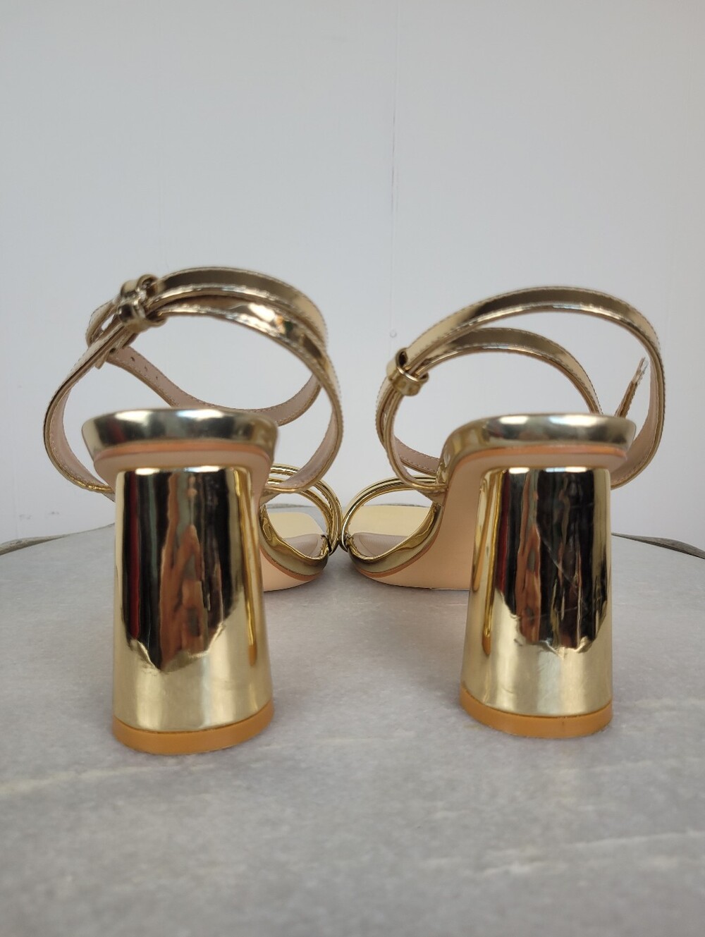 Ribongz Size 8 Gold Metallic Strappy Block Heel Sandals - Picture 5 of 11